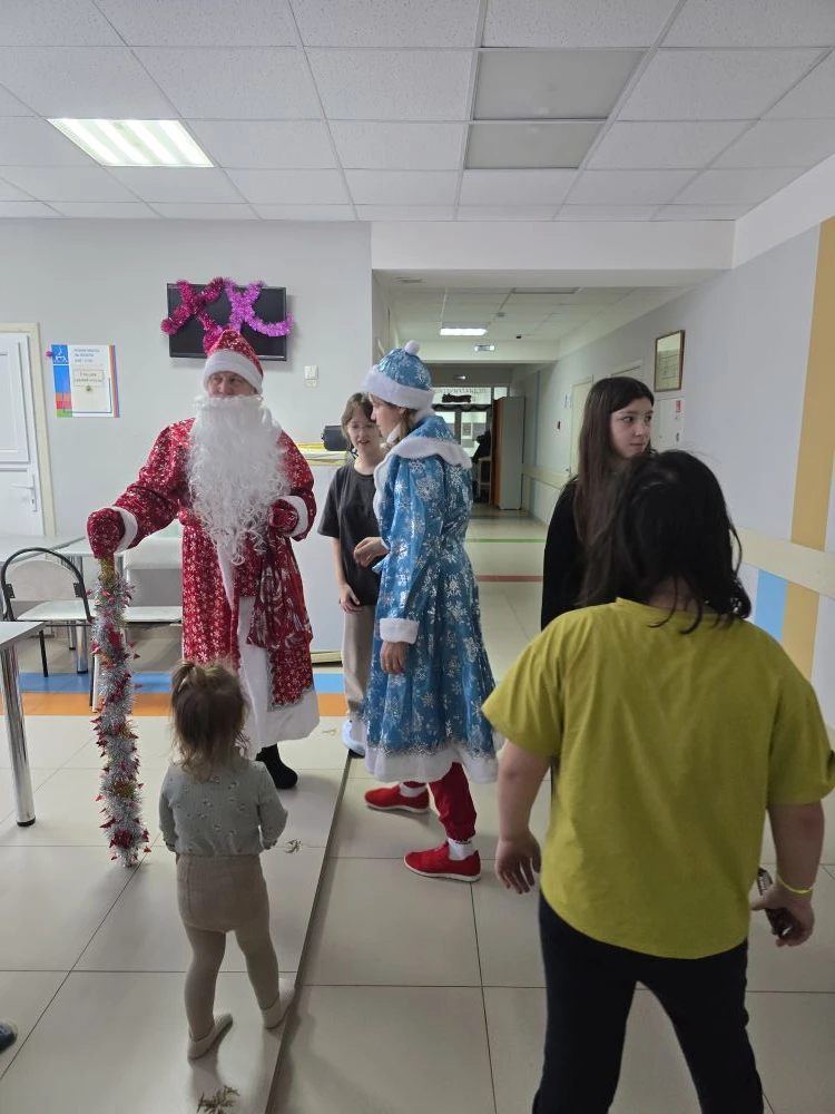 Сотрудники Мензелинской ЦРБ подарили детям праздник 🎅🎄