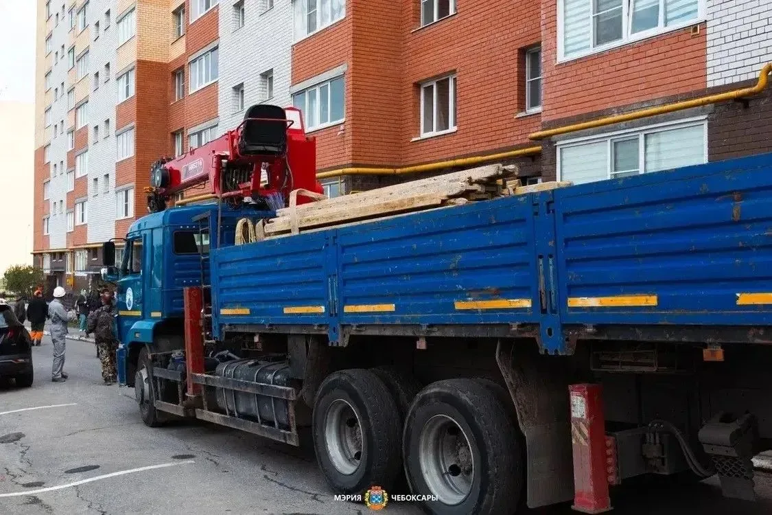 В Чебоксарах продолжают восстанавливать инфраструктуру после атаки БПЛА  Как сообщили в администраци