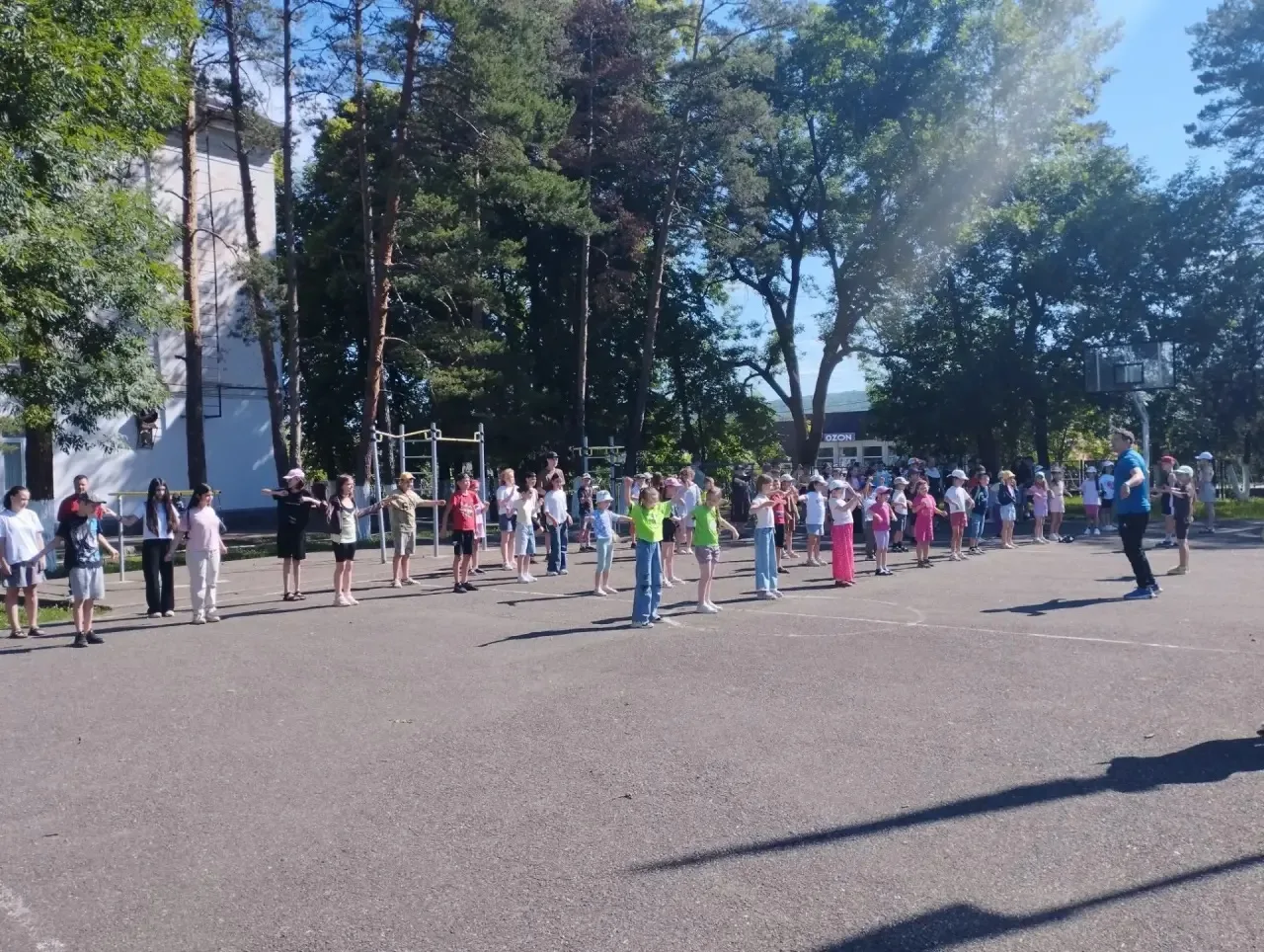 🇷🇺 11-й день в лагере: от Гимна до бодрой зарядки!

А сразу после церемонии мы отправились на утре