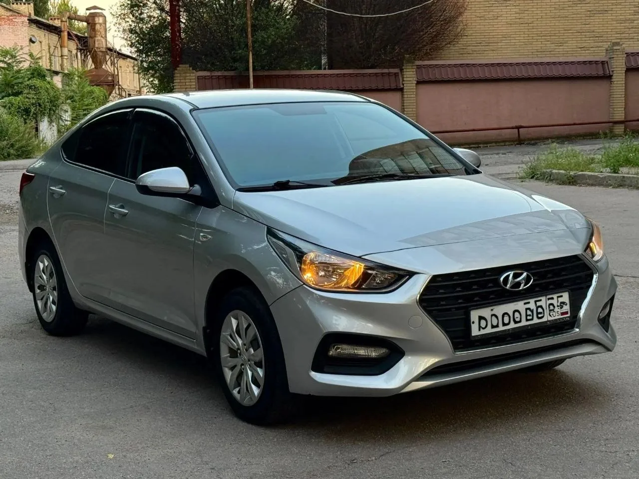 Hyundai Solaris,2017г,двигатель 1.4,механика 6ст.,с родным пробегом 75т.км,кузов в заво...