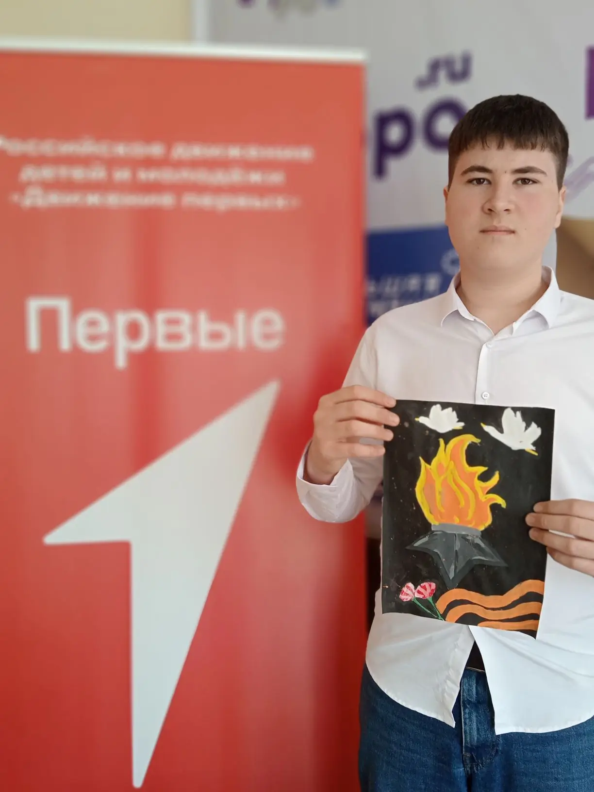 Наши ученики Хромых Артём и Попова Полина приняли участие в Всероссийском конкурсе семейного творчес