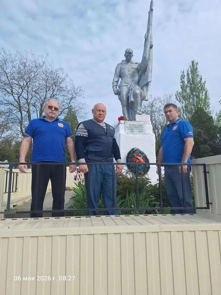 В преддверие праздника Дня Победы 9 мая сотрудники учебно-методического центра уже традиционно возло