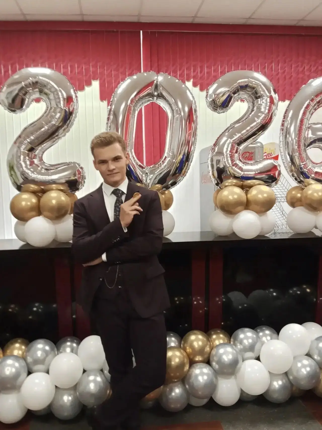 🎉🎉🎉 ЕГЭ - это не только напряжённый труд, но и радость победы! Выпускники школы 33 смогли доказат