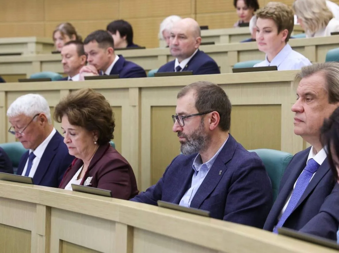 Александр Ведерников и Игорь Кобзев представили Приангарье на парламентских слушаниях п...