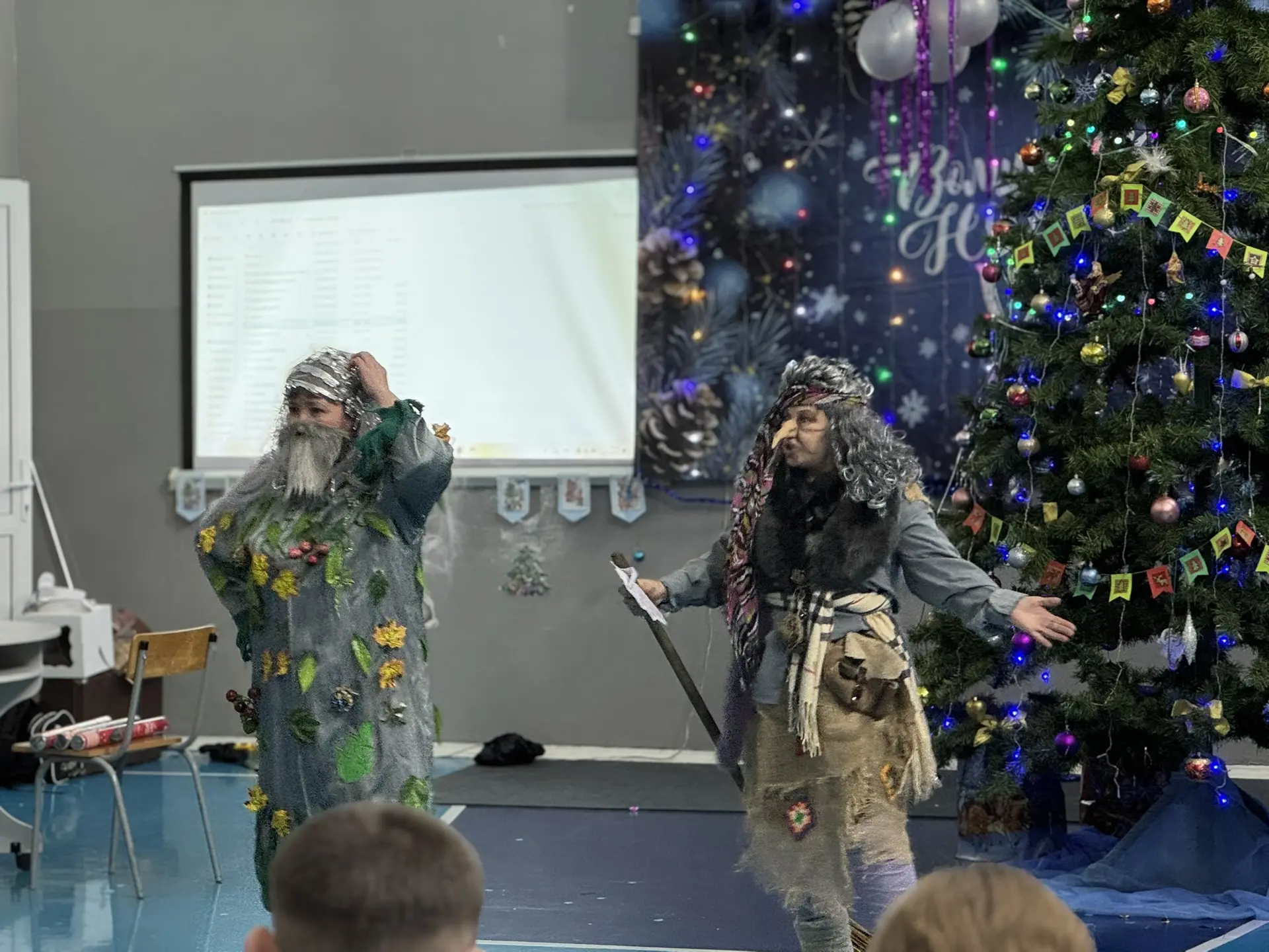 🎄В преддверии Нового года в нашей школе состоялся долгожданный праздник — школьная ёлка.

🪄Праздни