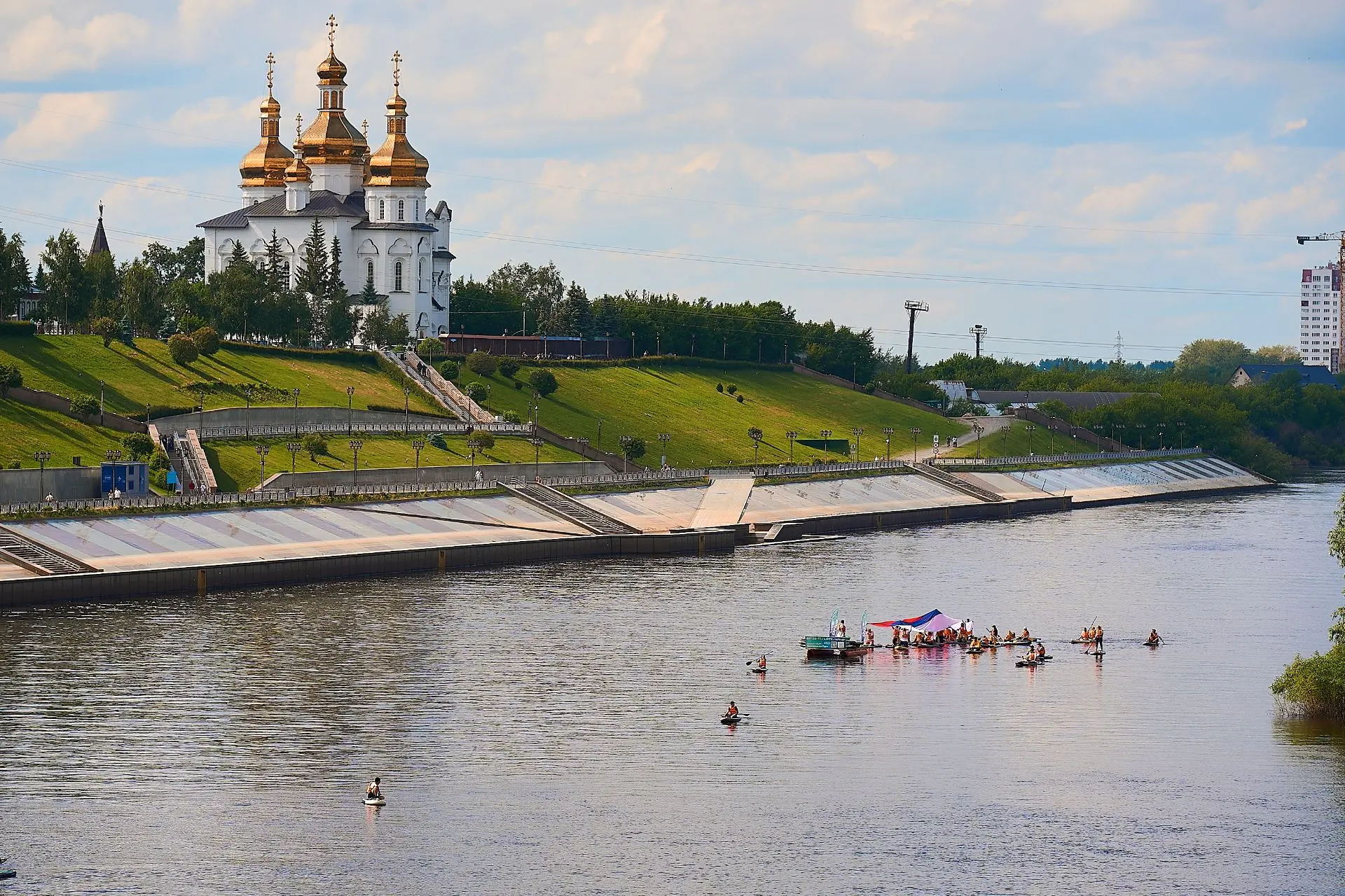 Сотрудники нашего предприятия  провели сплав по реке Тура в честь Дня России. Инициаторами этой крас
