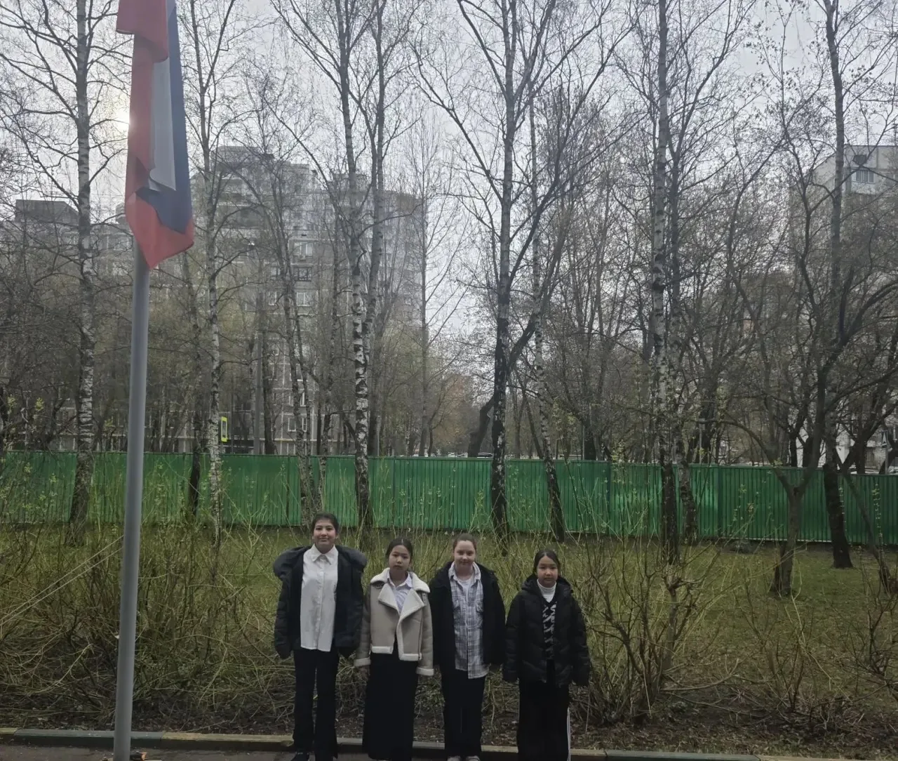 Флаг поднять!  🇷🇺Мы с огромной гордостью продолжаем рассказ про ребят, активных участников жизни шко