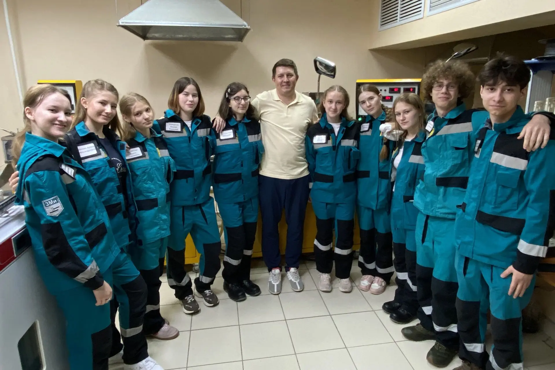 🧪🔬 В Химическом институте прошёл визит школьников 10 класса Университетской гимназии МГУ имени М.В