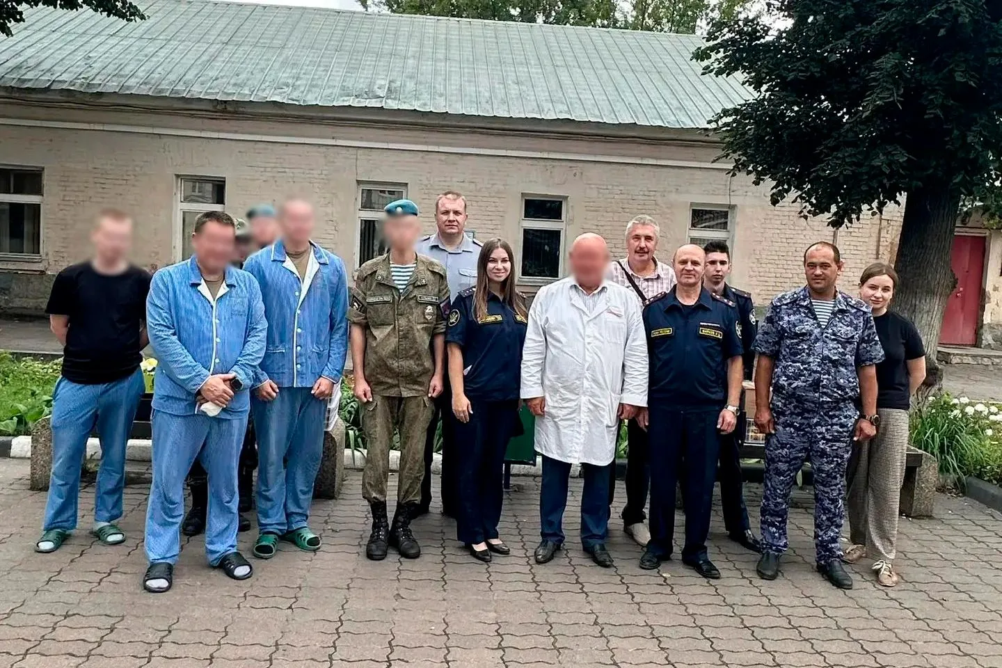 Сотрудники УФСИН России по Тульской области передали гуманитарный груз в военный клинич...