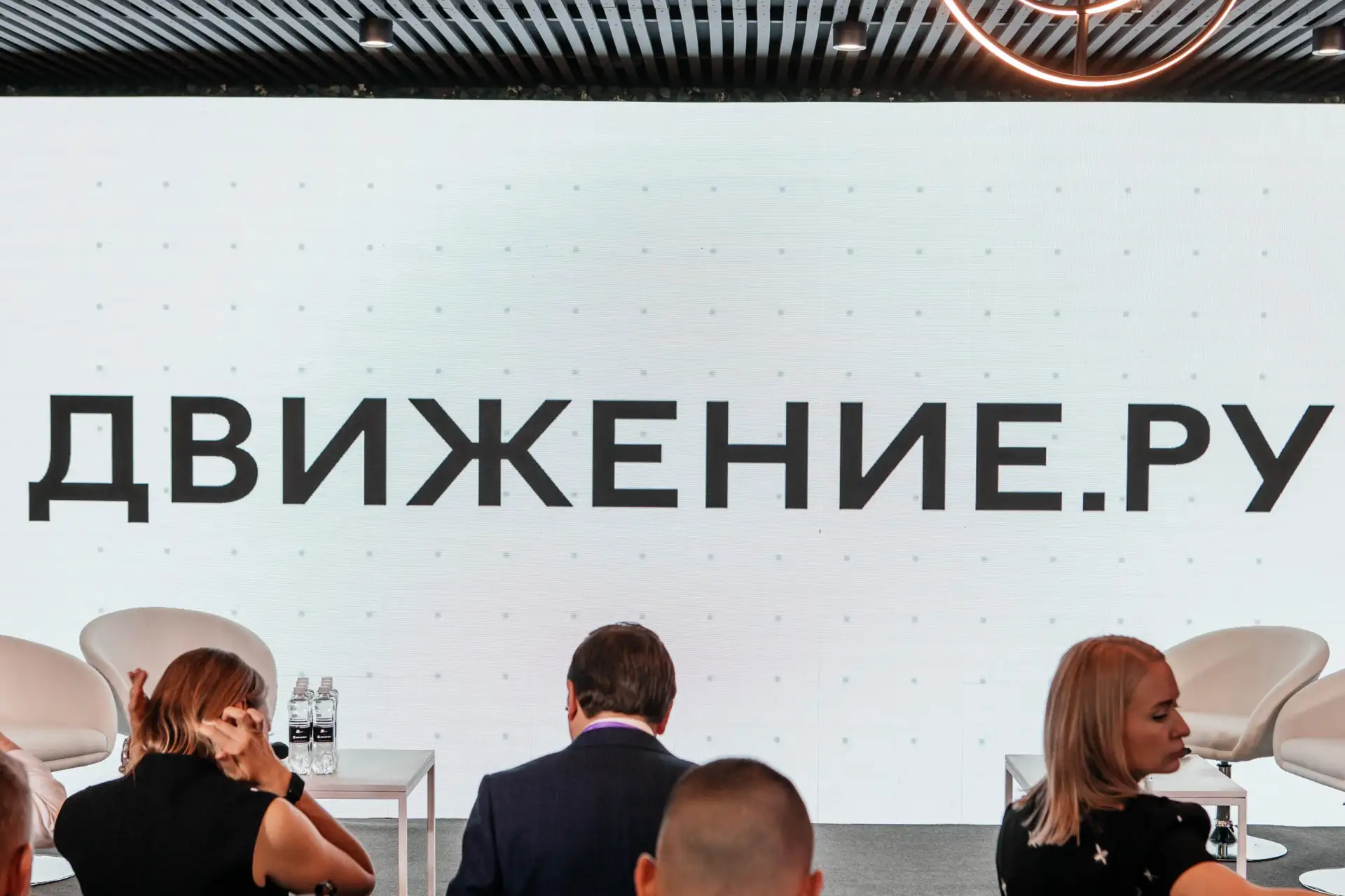 Начало «Движения»: окна и фасады

16 июня в Сочи начал свою работу один из крупнейших форумов россий
