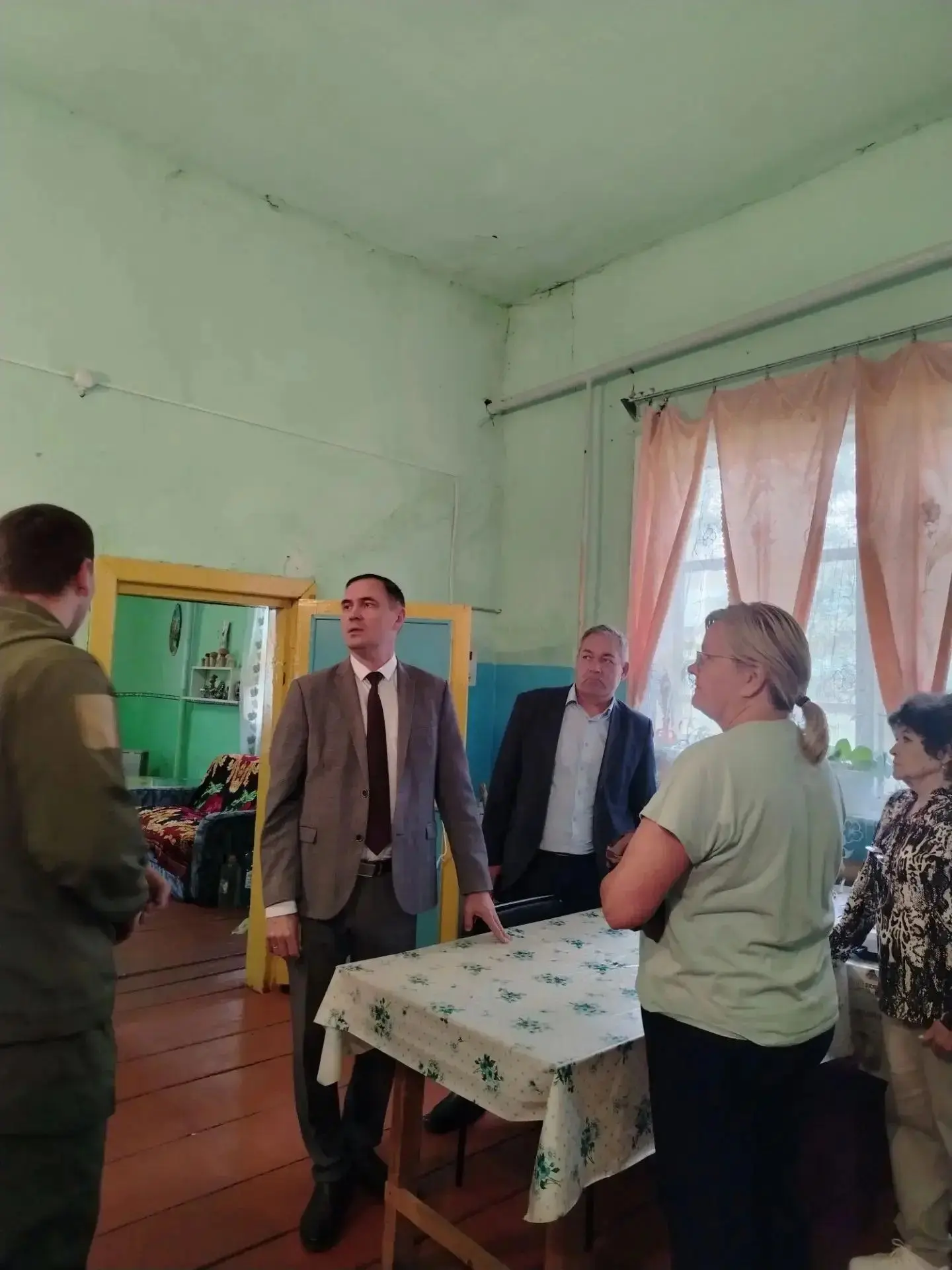 В рамках Дней Администрации с рабочей поездкой посетил деревню Озерки - одно из самых о...