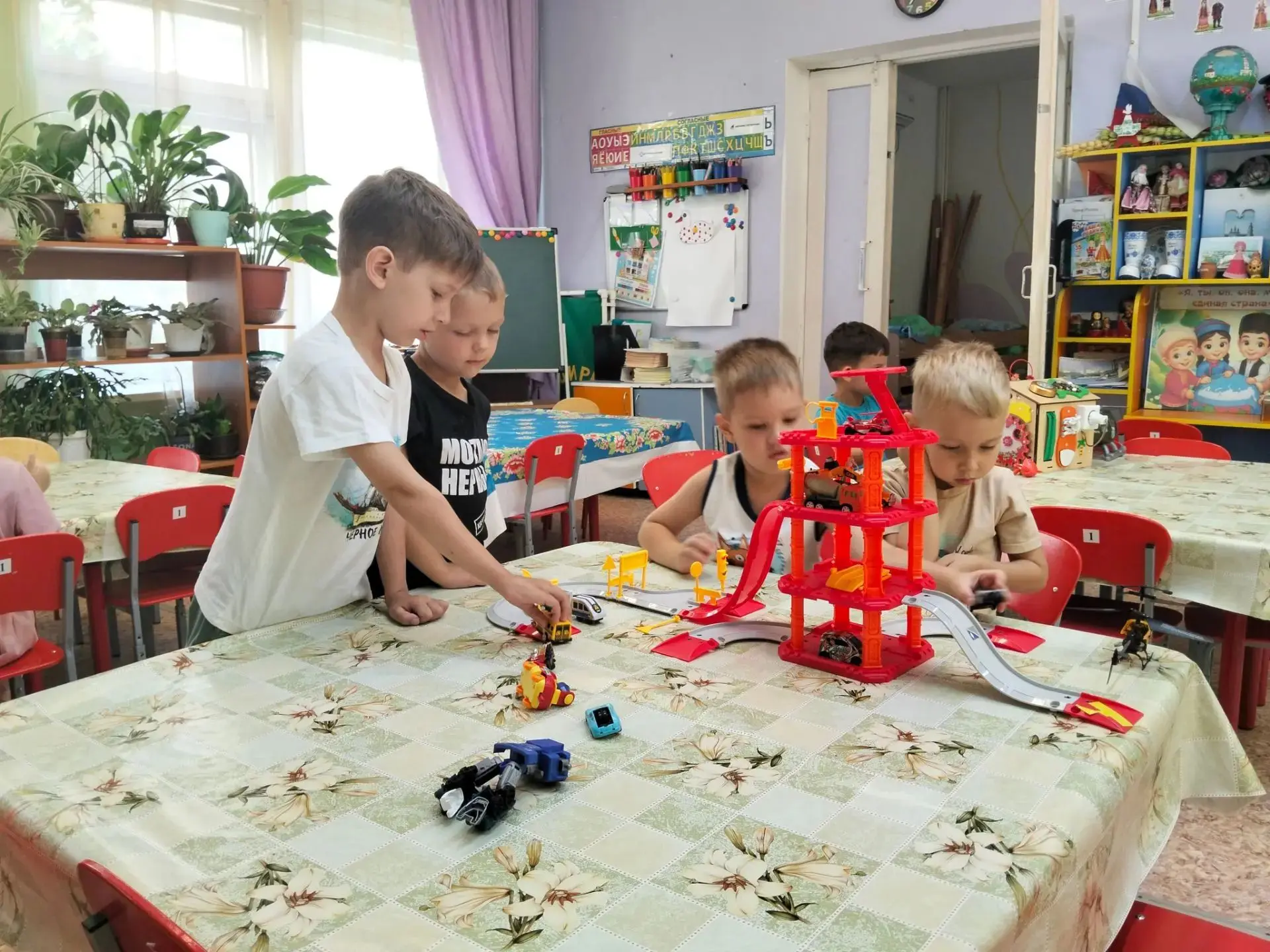 Настольные игры в детском саду — это не просто способ занять детей, а отличный инструмент для развит