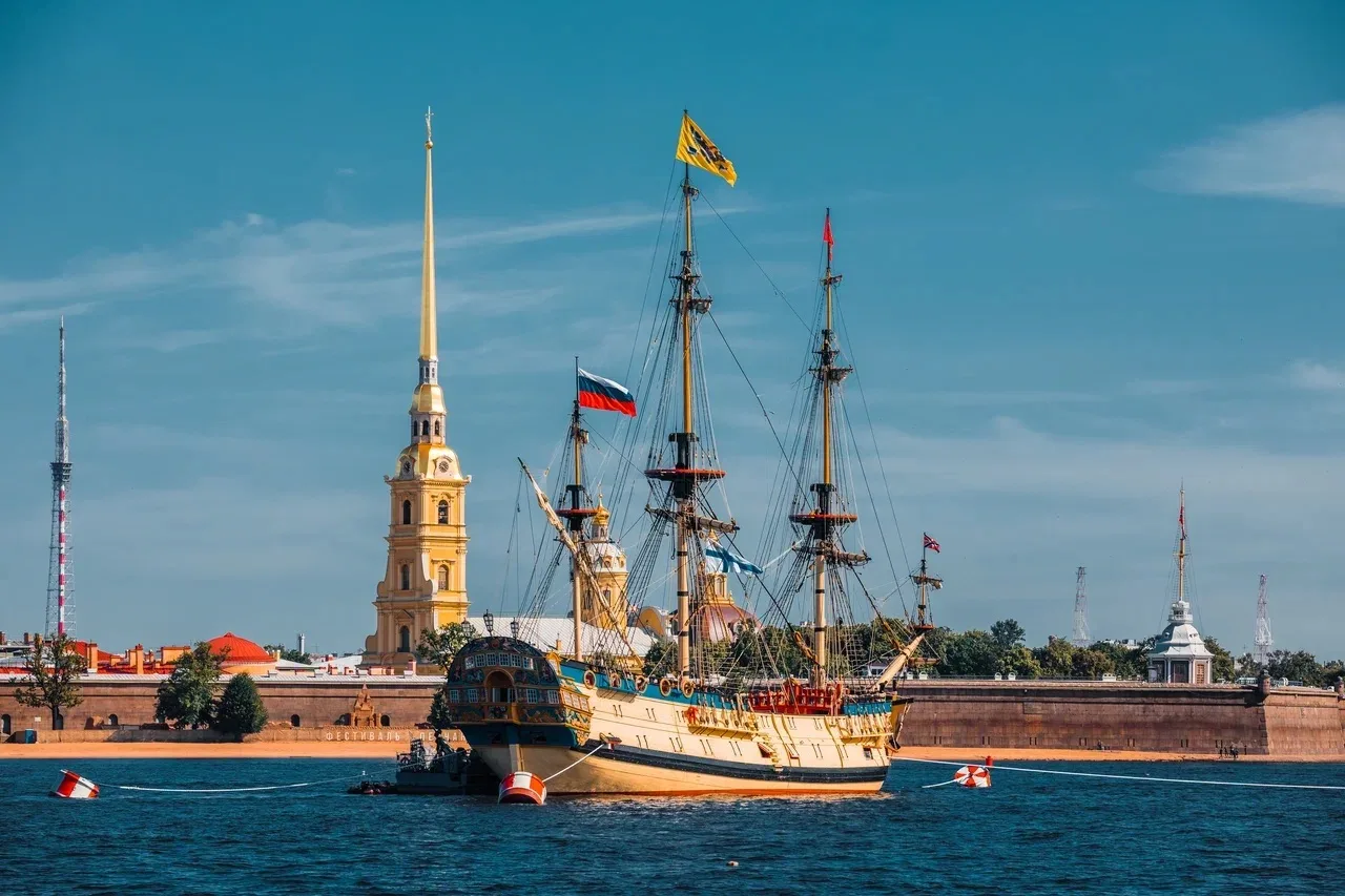 С Днем России, друзья!
Великая страна с великий историей. С праздником 🇷🇺