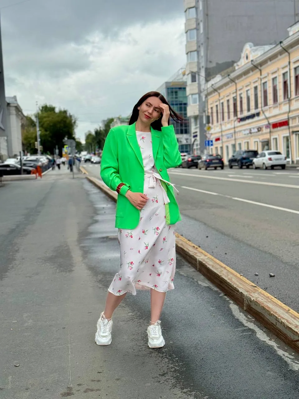 🌿Неоновый зелёный - это цвет энергии и новых начинаний, а цветочный принт - про лёгкос...