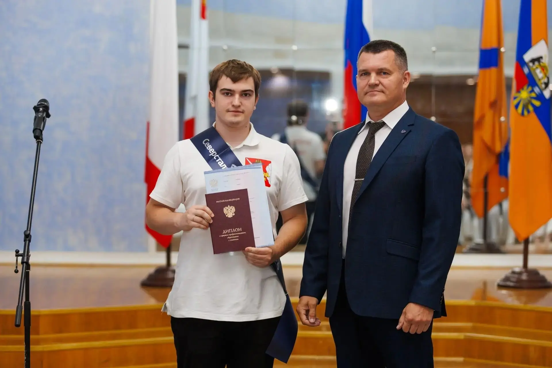🎉 Выпускной — это момент, который хочется сохранить навсегда! 🎉

Делимся с вами яркими эмоциями и 