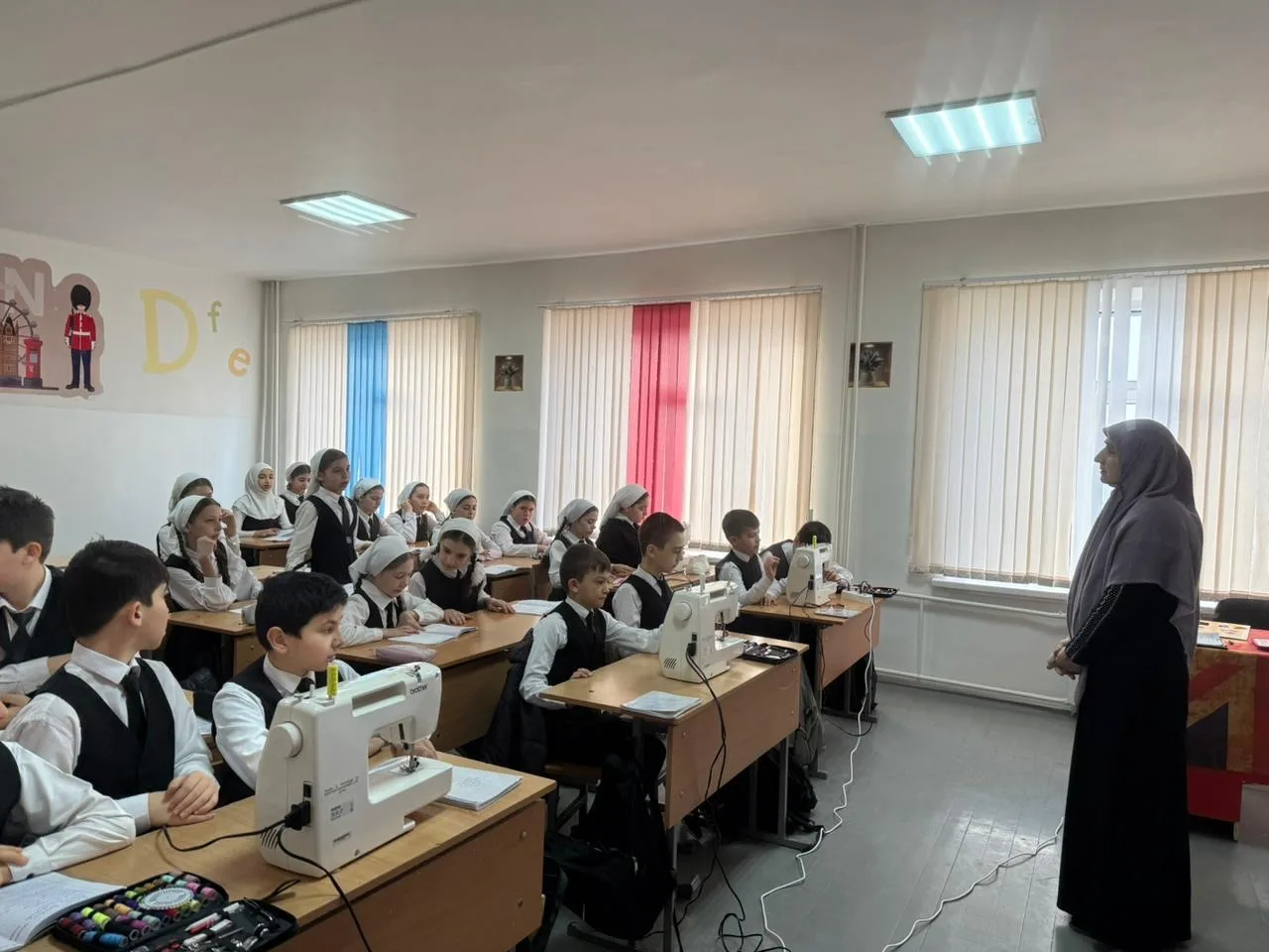 Сегодня учителем технологии Сулеймановой Яхой Амарбековной был проведен урок практикум в 5 «б» класс