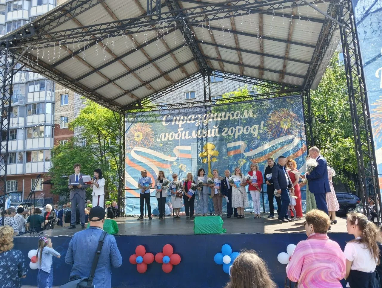 💫 12 июня, в рамках празднования Дня России, на городской площади состоялось торжественное чествова