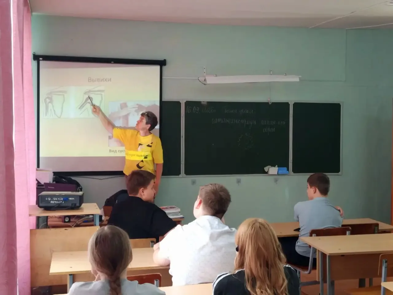 ⛑ 🚑 В рамках акции «Первые помогают» в нашей школе прошёл мастер-класс по оказанию пер...