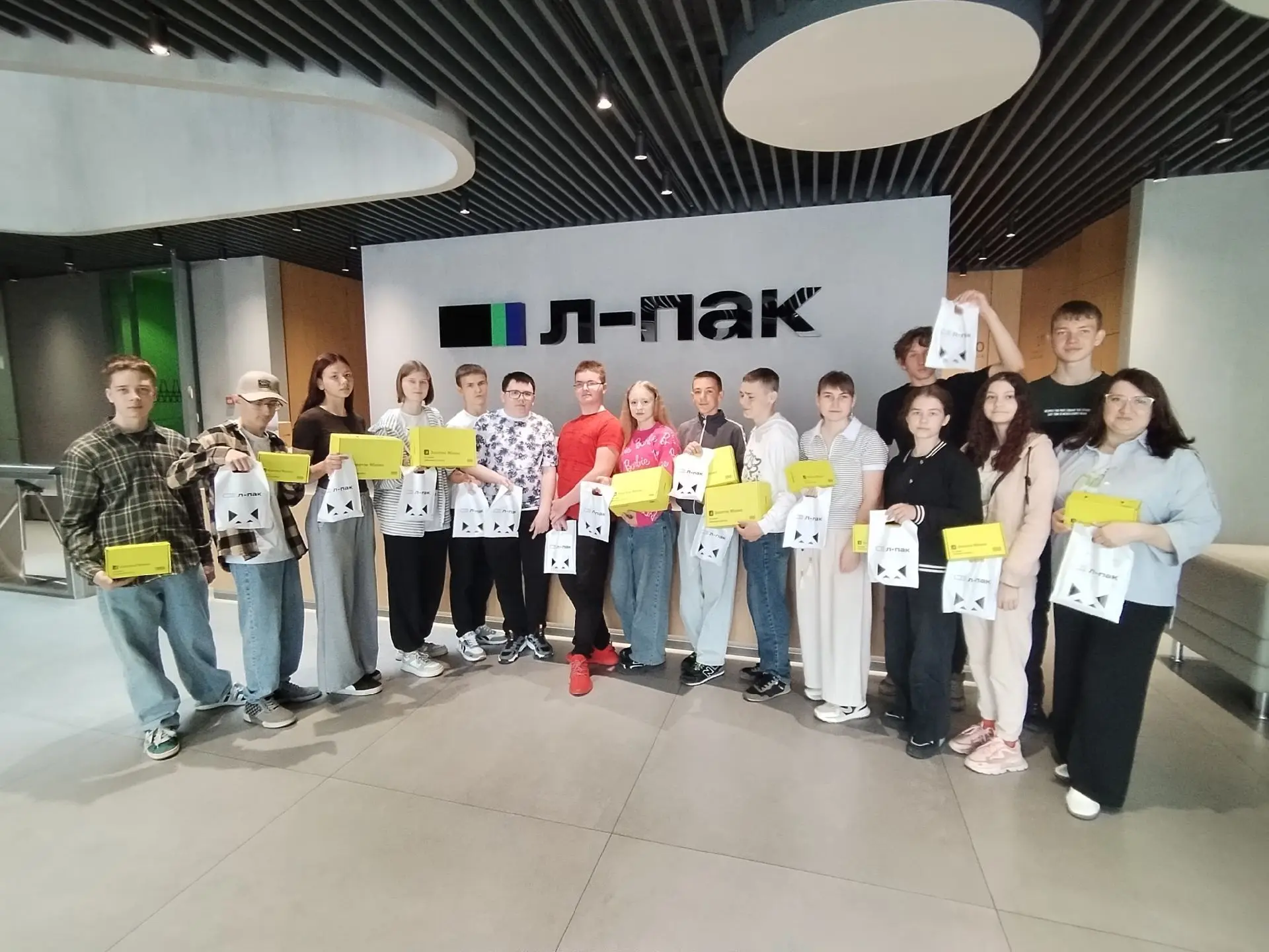 📍Восьмиклассники школы деревни Новая Деревня посетили липецкое предприятие «Л-ПАК», чтобы увидеть п