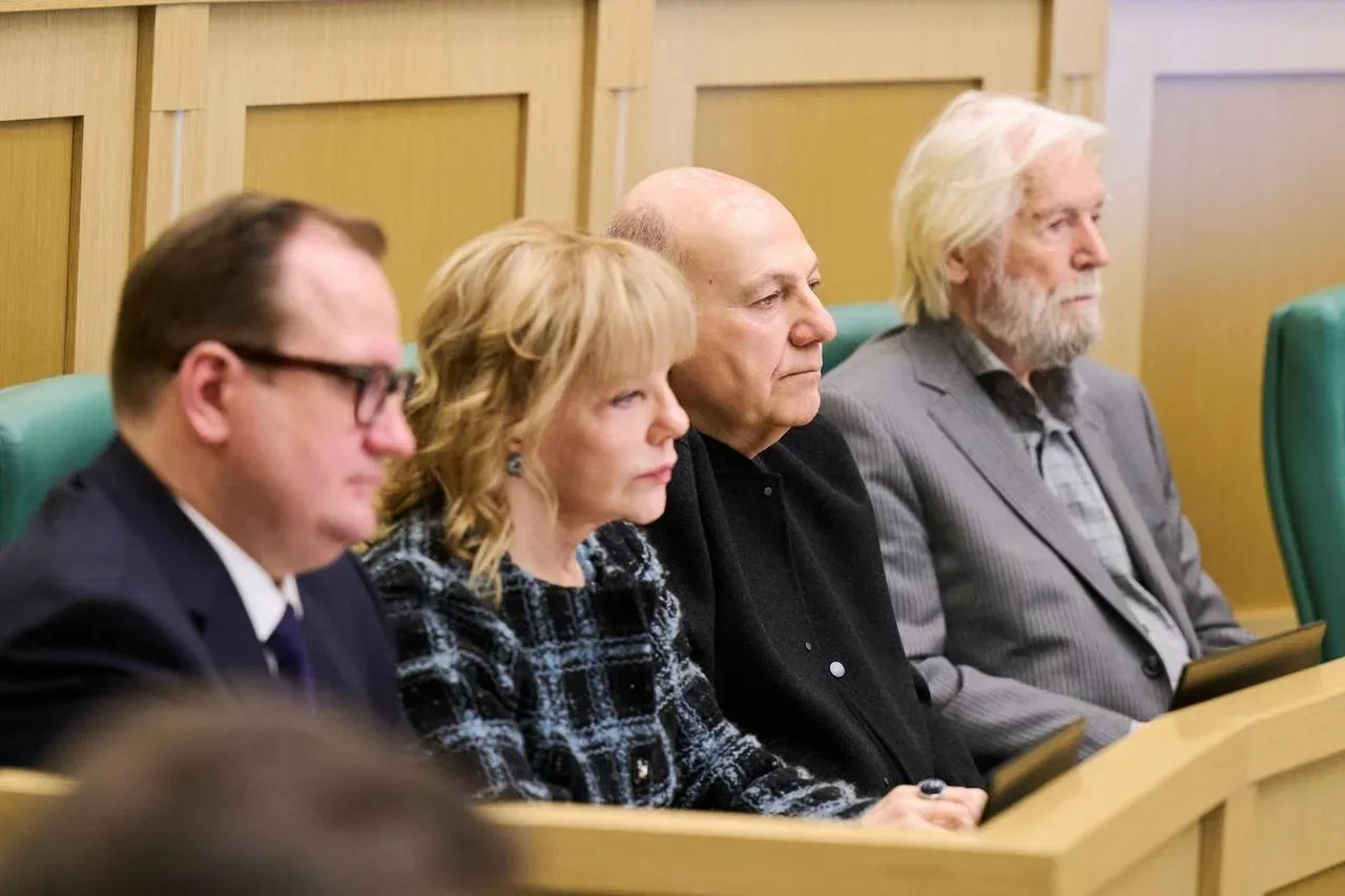 Приняла участие во встрече с деятелями театрального искусства  Мероприятие провела Председатель Сове
