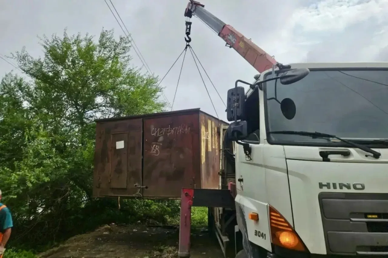 🚧 42 незаконных объекта снесли во Владивостоке за полмесяца: гаражи, павильоны и шлагб...