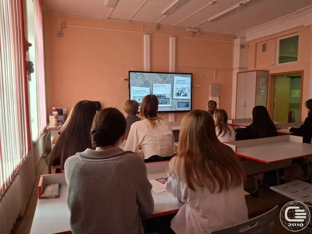 🎶 В понедельник 4 мая прошло занятие «Разговоры о важном». Тема — «Песни о войне. К Дню Победы».  🕯️