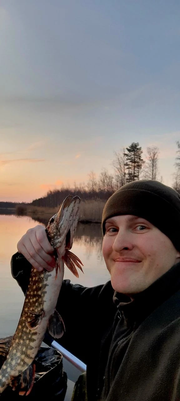 Апрель запомнится первой рыбалкой🐟