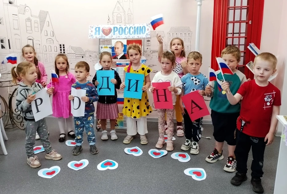 ✅ В преддверии главного государственного праздника в сельской библиотеке посёлка Бабушк...