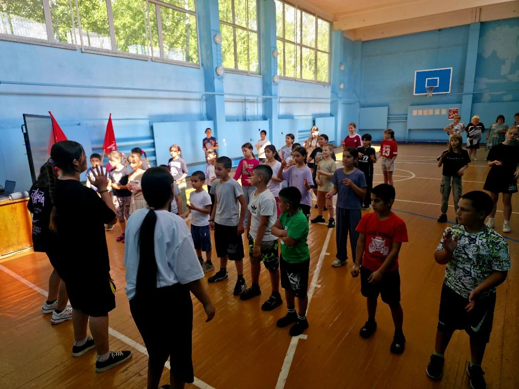 ​🇷🇺🌱 День эколога в пришкольном лагере «Улыбка»: Сохраним природу вместе! 🌍✨