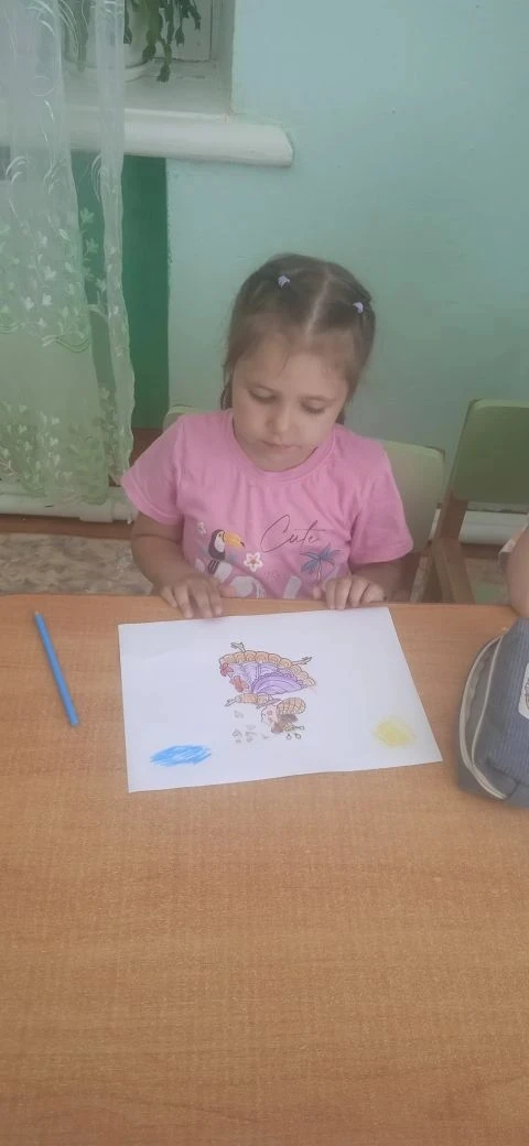 👍У меня раскраски есть.
Их, примерно, штучек шесть.
Я раскрашивал цветы
Небывалой красоты,
Удивител