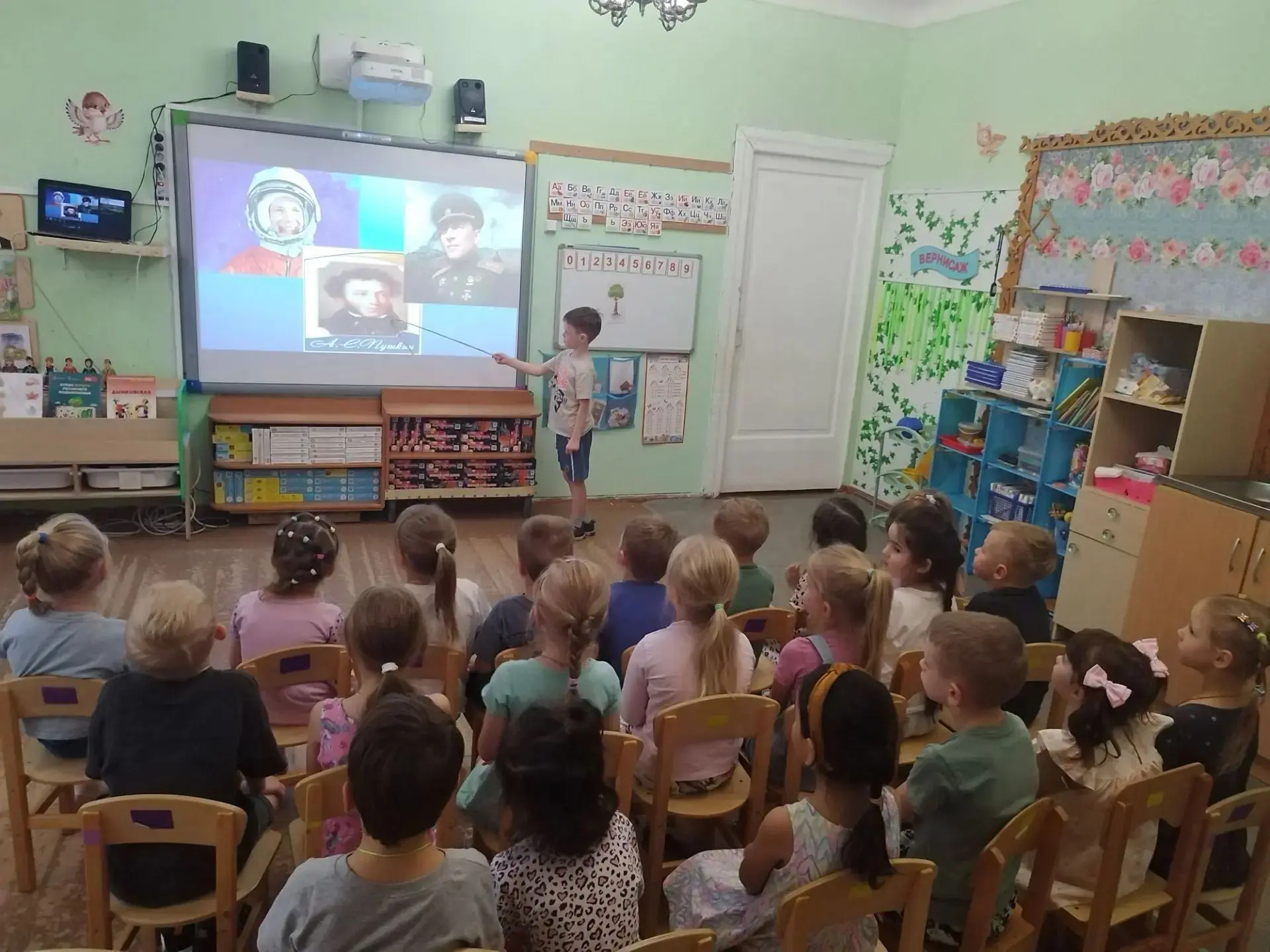 Дошкольное отделение. Здание 5. Дети из групп «Ручеёк» и «Светлячок» отправились в мале...