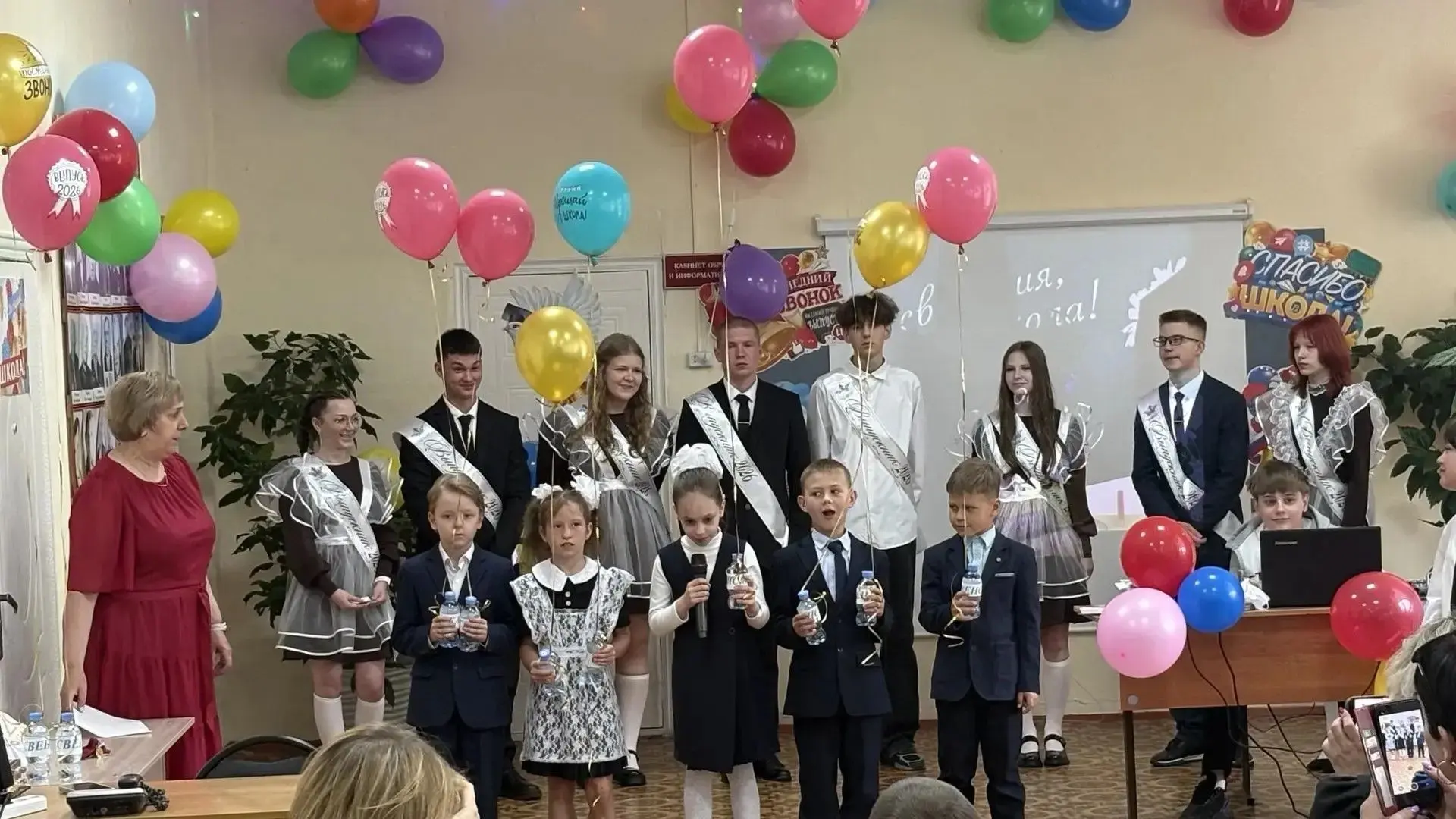 🎉 Последний звонок в филиале п. Свень МБОУ "Свенская СОШ1": прощание с детством и стар...