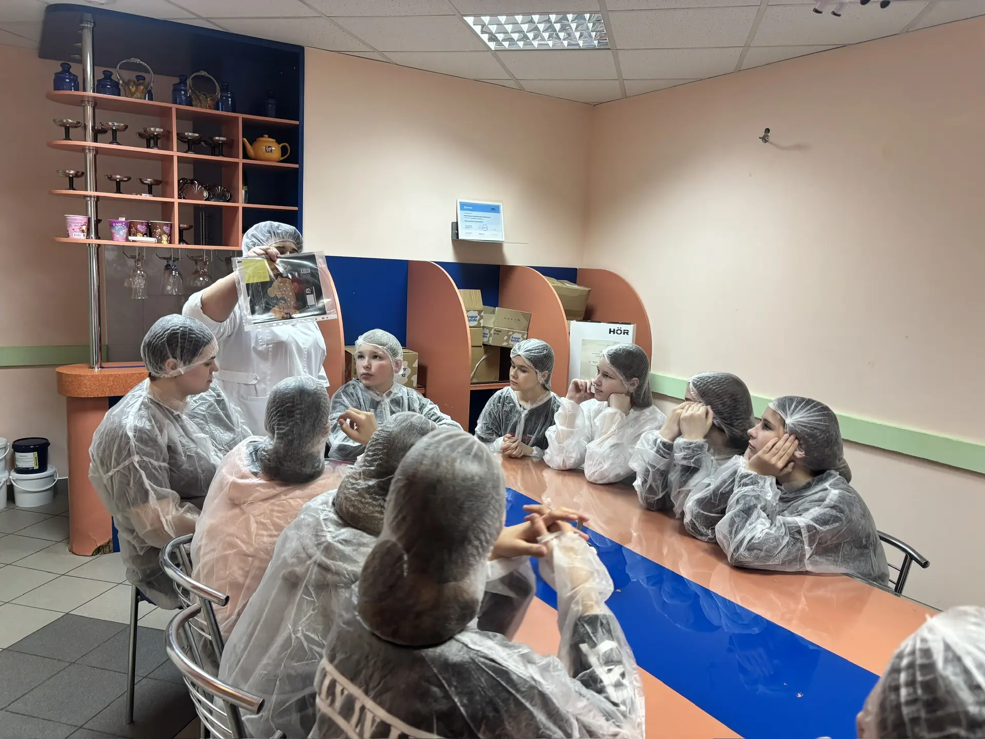 Сладкое приключение 6А класса на Белгородском хладокомбинате! 🍦❄️  В четверг наш 6А класс отправился