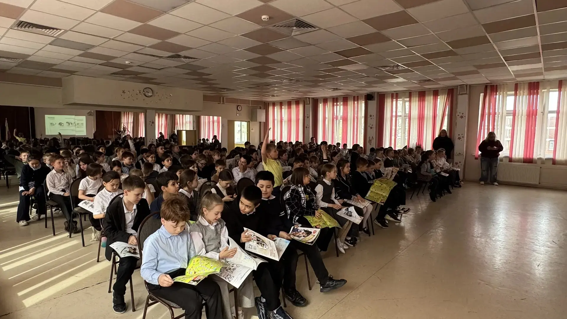 Знаем, чем угостить пушистого друга! 🐾  В нашей начальной школе прошёл необычный «Урок доброты и заб