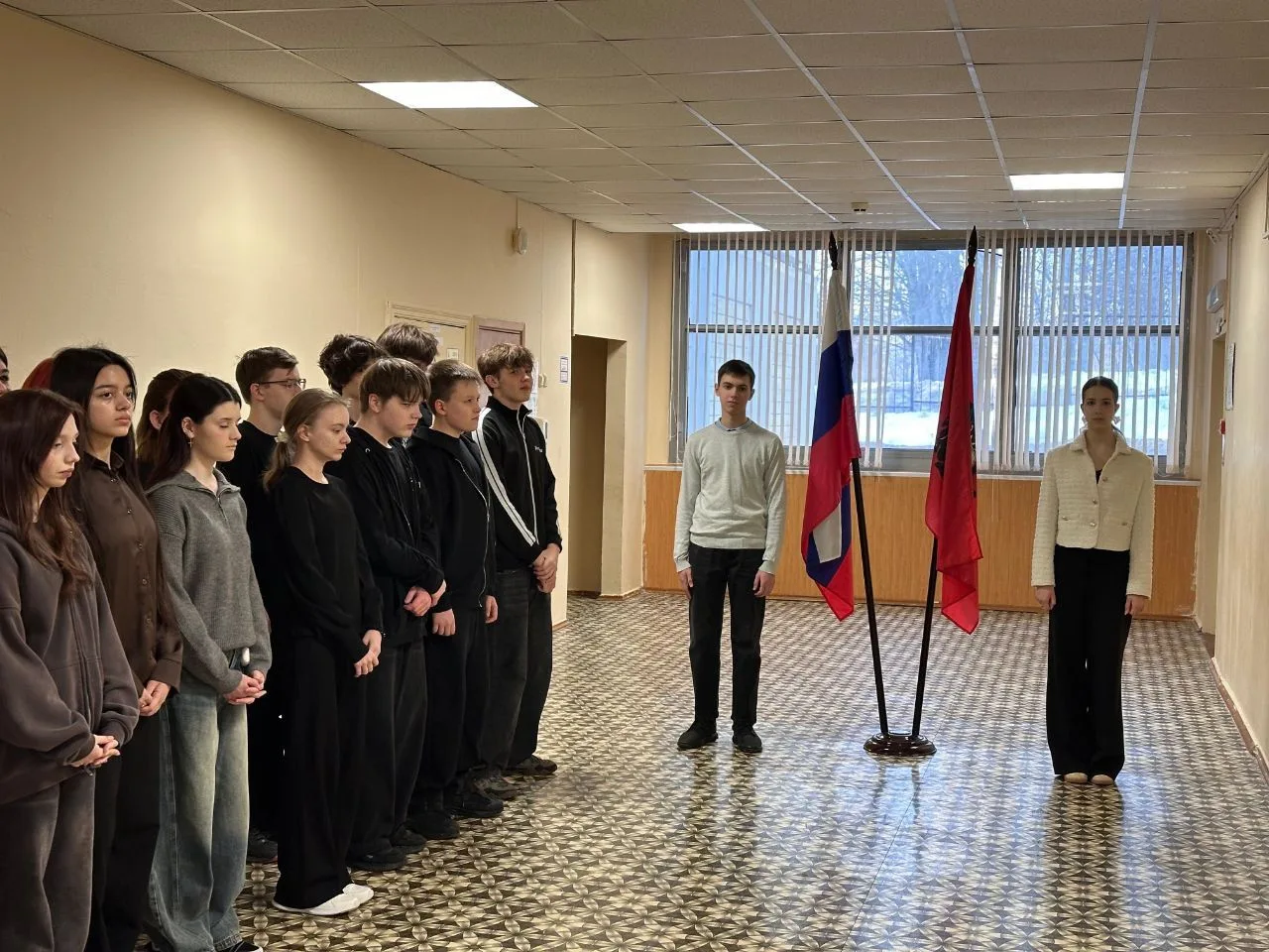 🇷🇺 В нашей школе, как и во всех Российских школах, прошло еженедельное поднятие Государственного фла