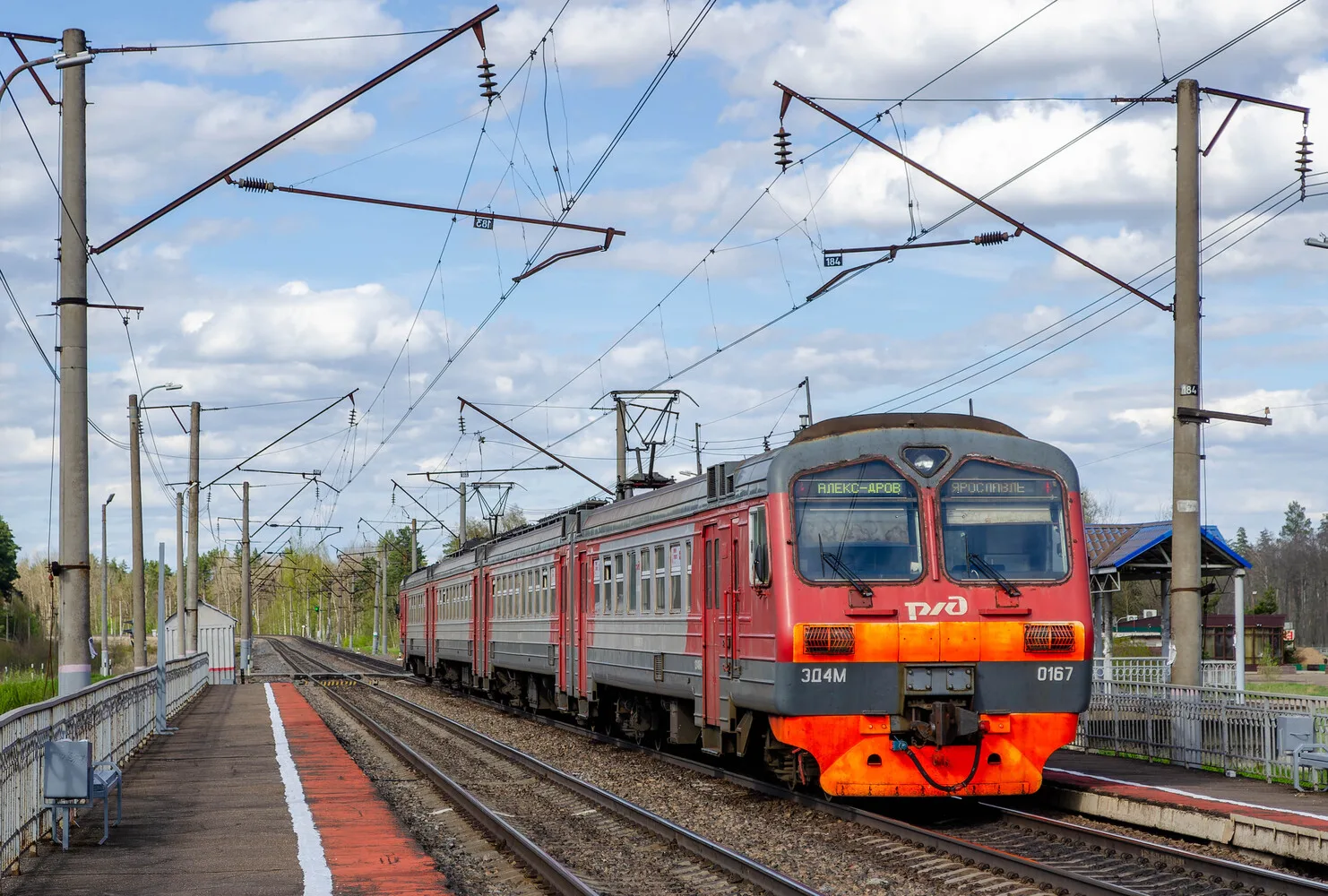 😧 Под Семибратово поезд насмерть сбил жениха

В Ярославской области на станции Семибратово под поез