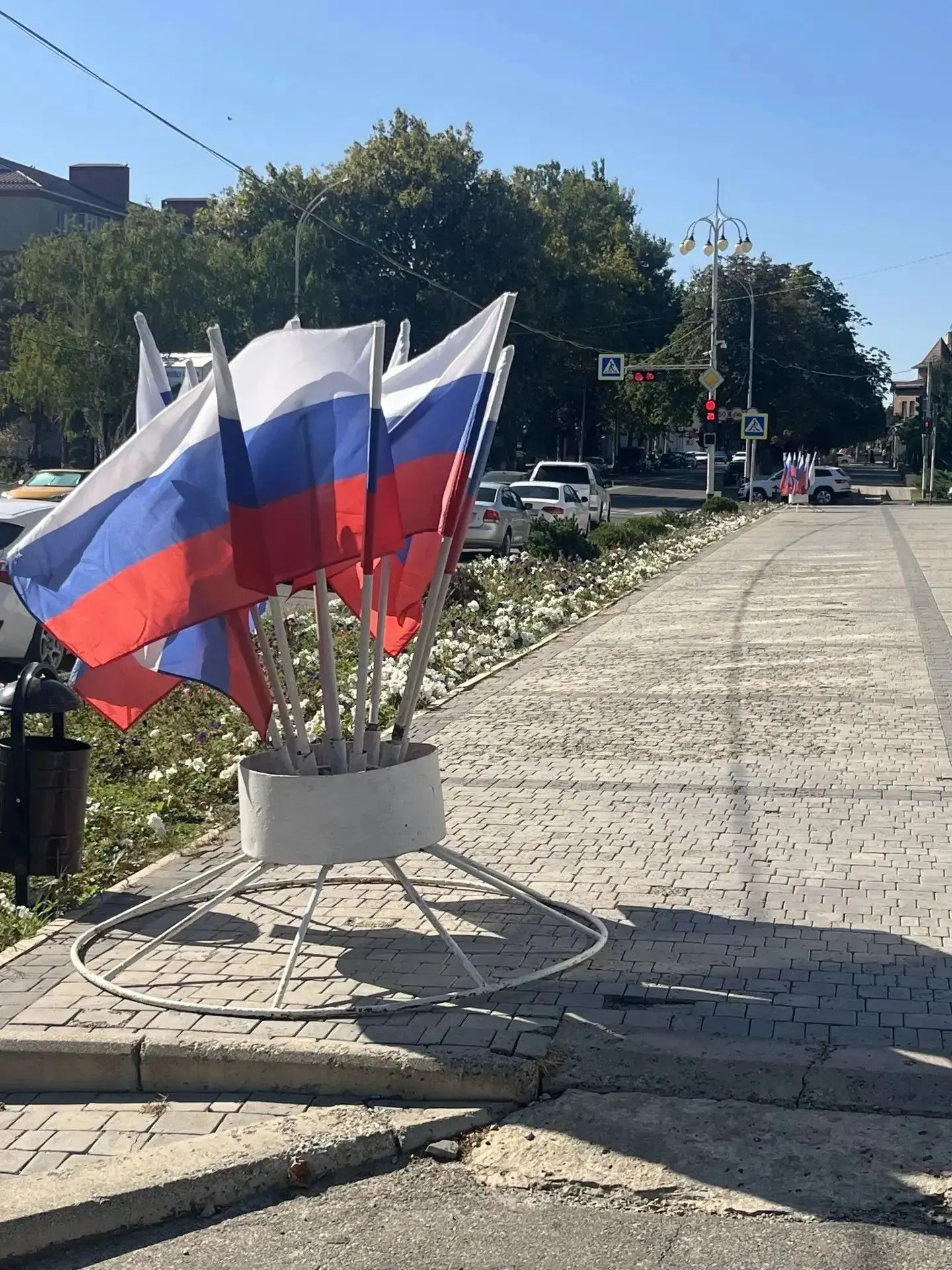 🇷🇺 В Темрюке ко Дню флага украсили улицу Ленина