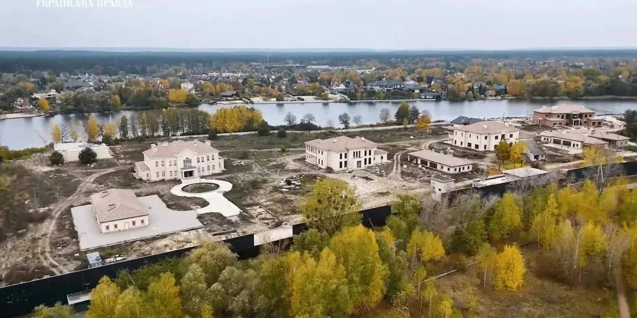 Украина — выяснилось, что в июне 2022 года специально под строительство поместий для Зеленского, Ерм