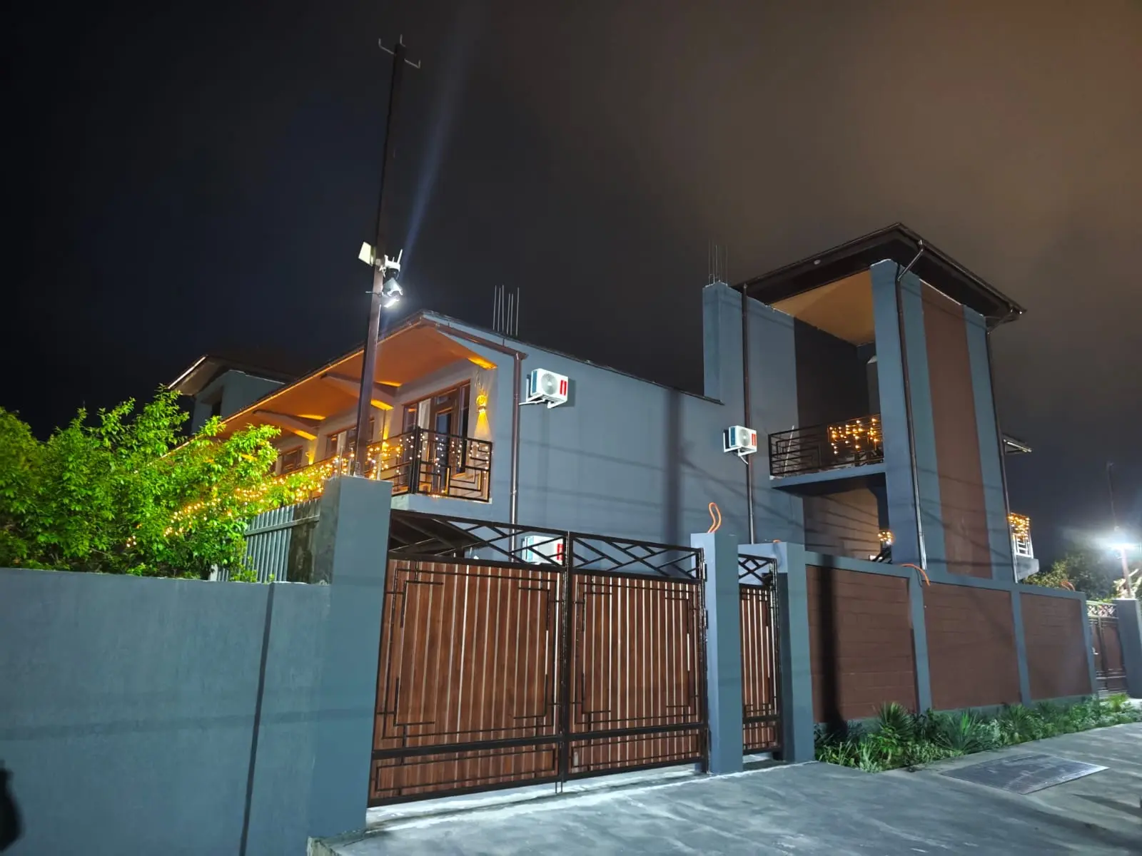 #ЦАНДРИПШ Песочная 31, Амзара  🏡 Гостевой дом «Сан‑Тропе» — отдых у моря с видом на горы!  Всего 7 м