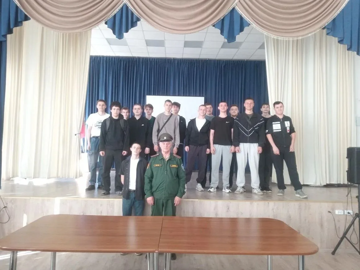 В Яровском политехническом техникуме прошла встреча студентов с атаманом казачьего движ...