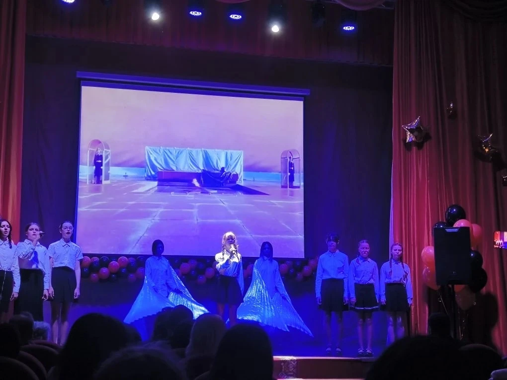 🌟 Память, которая живёт в сердце! 🌟 14 мая в школе №579 прошёл праздничный концерт в честь 81‑й годо