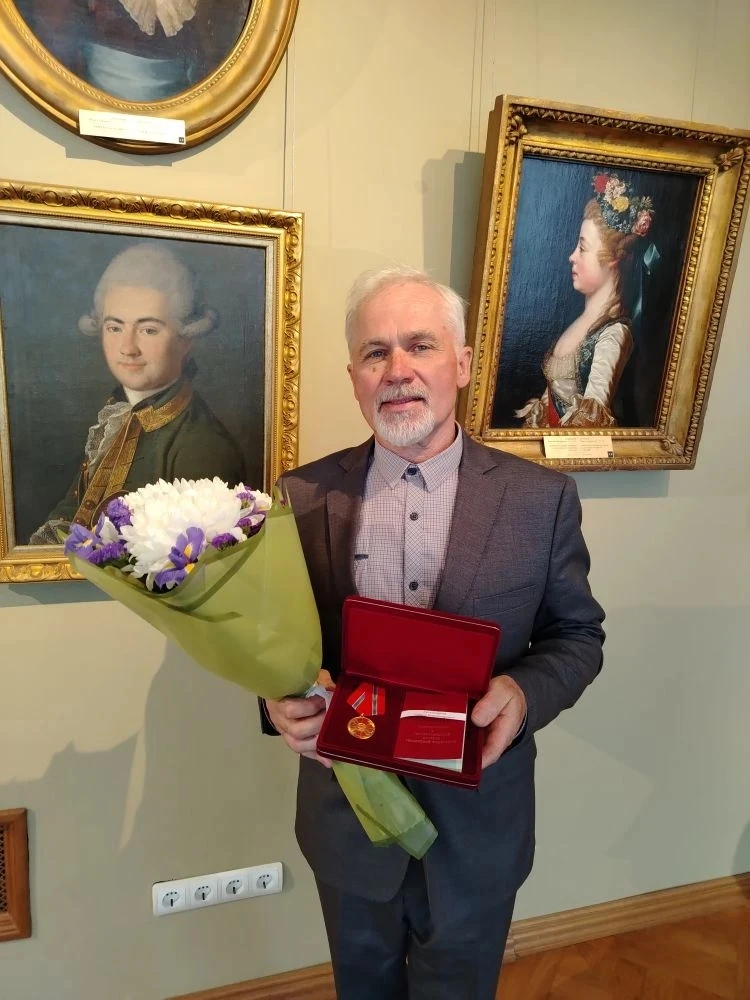 🎉Поздравляем с вручением государственной награды!