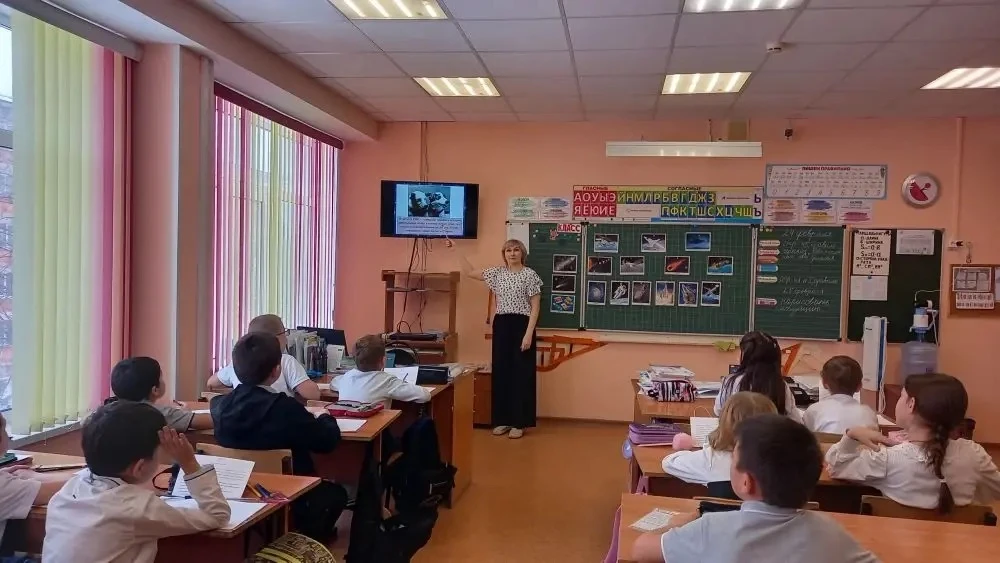 В рамках Всероссийского фестиваля Космофест во 2 " Б" классе  ГБОУ СОШ 1 "ОЦ"  пгт. Стройкерамика  п