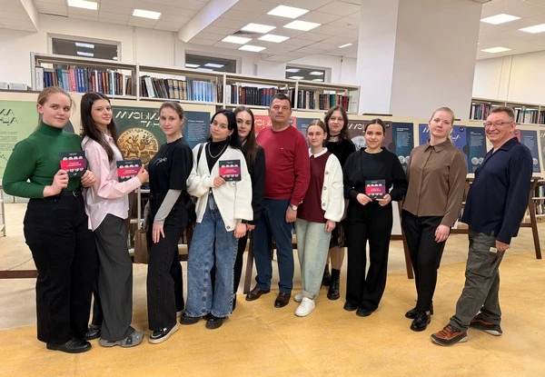 Курсанты академии погрузились в яркую атмосферу «Библионочи»  Курсанты факультета психологии и проба