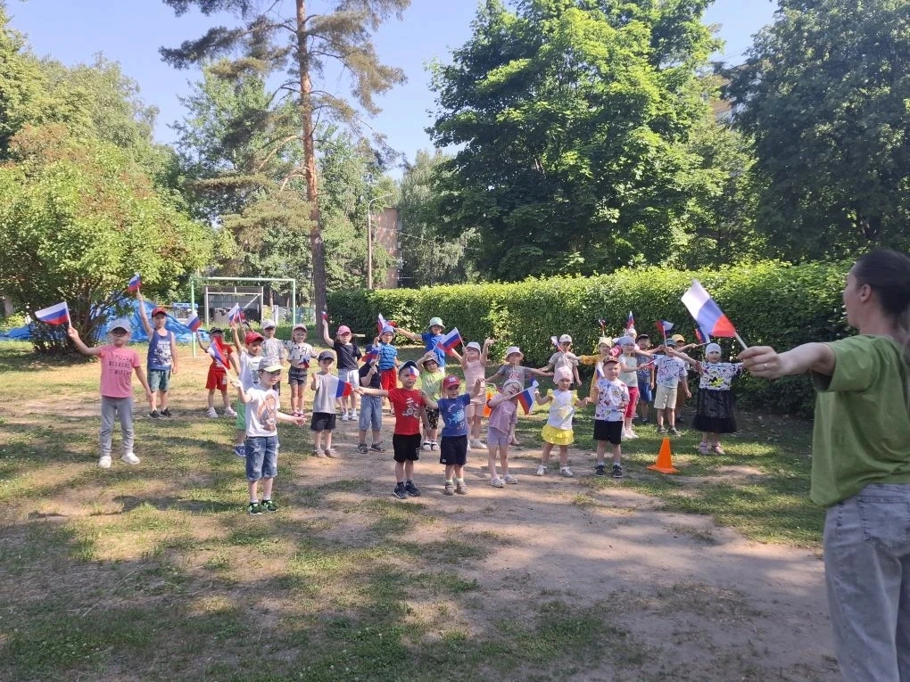 🇷🇺 С любовью к Родине: в дошкольном отделении отметили День России

📍В преддверии Дня России в до