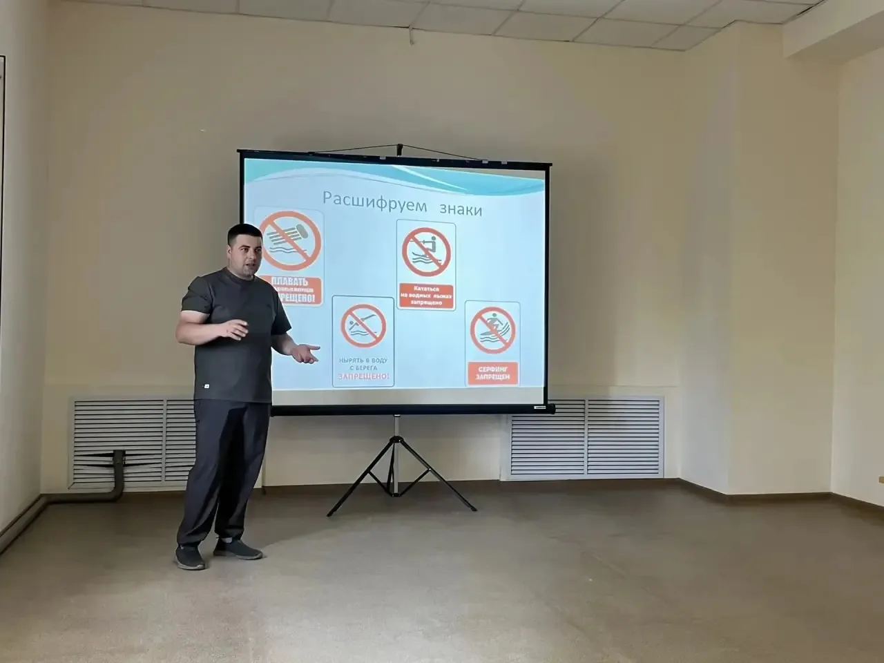 В Краснокутской детской художественной школе преподавателем Алексеем Юрьевичем Кудрявце...