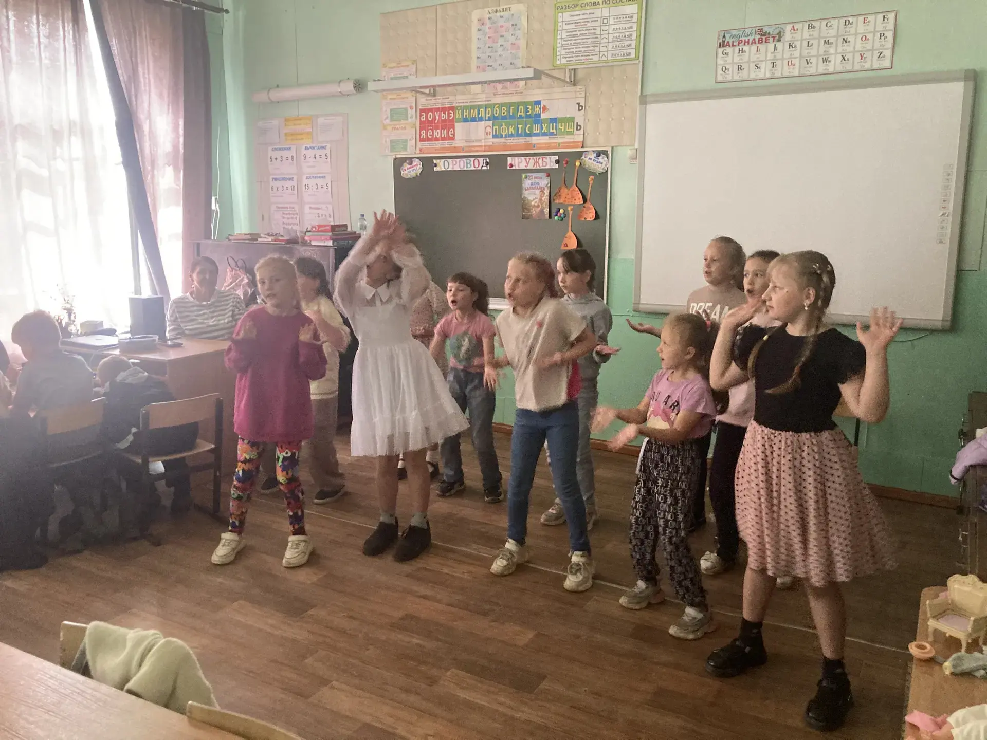 💥Первая смена в школьном лагере подошла к концу! 🎉

Завершением смены стала яркая дискотека, на ко