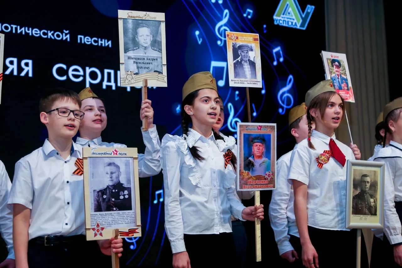 🕊️Музыка, объединяющая поколения: в «Алгоритме Успеха» прошел смотр патриотической песни    🇷🇺 В Дня