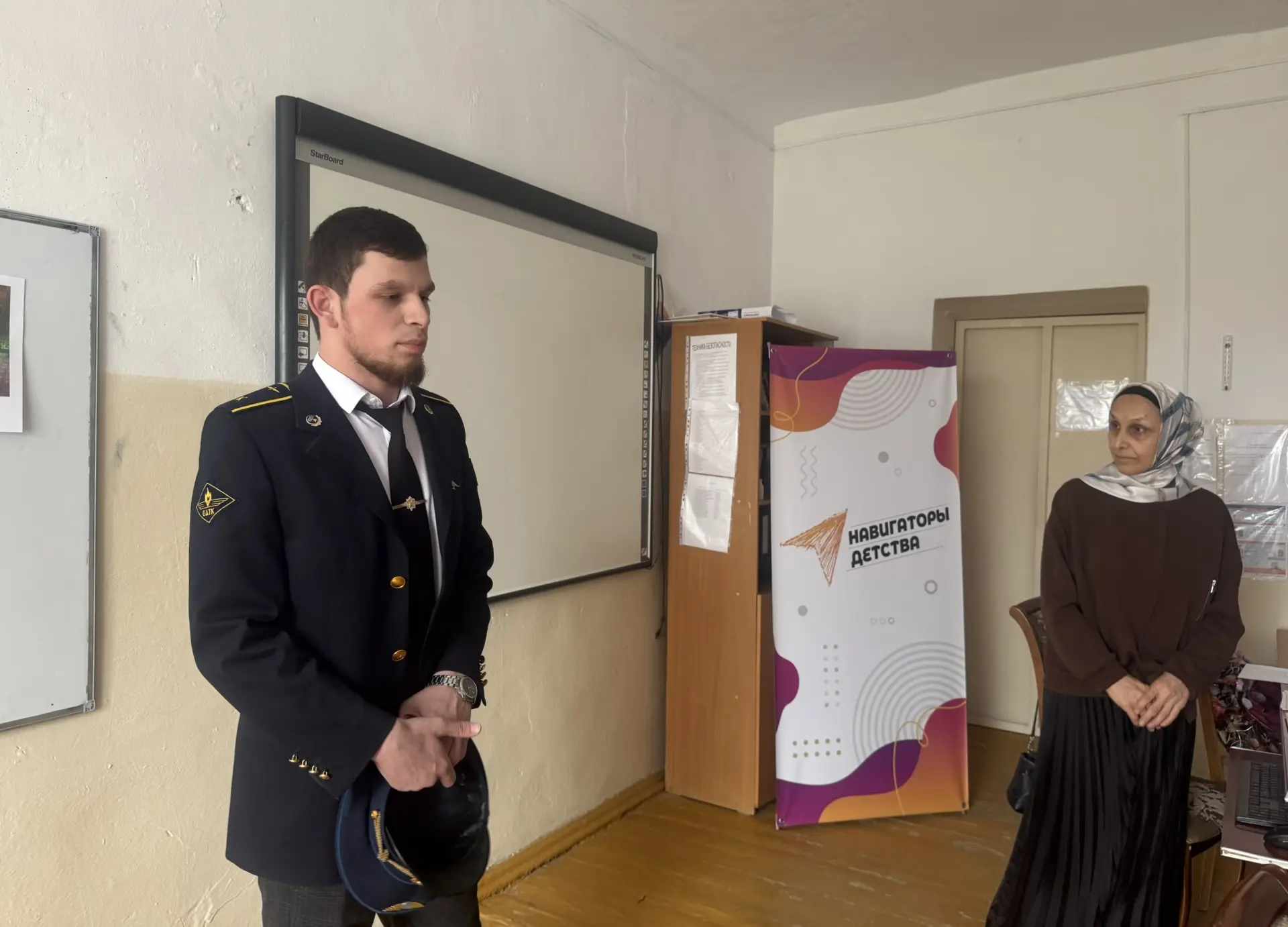 Сегодня в стенах школы состоялась встреча с одним из её выпускников-  Хасуловым Рашидом Хасулбегович
