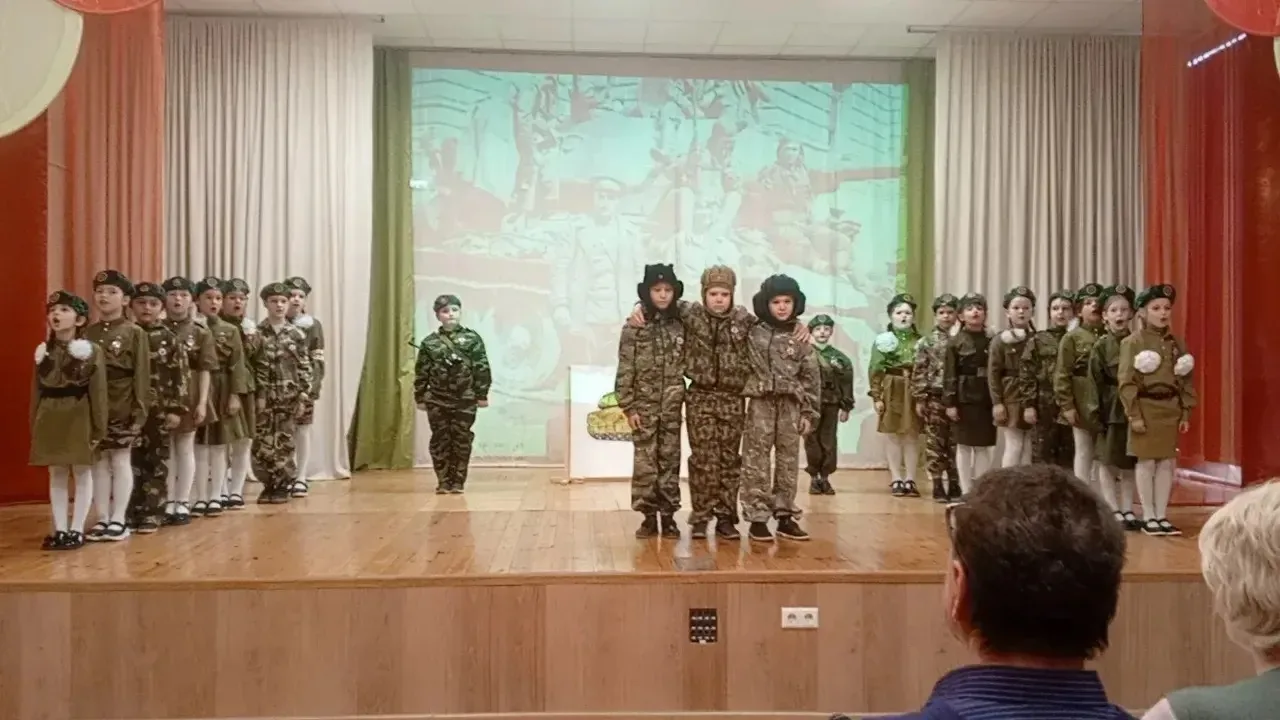 🌟 Ученики 2А класса (1 корпус) приняли участие в городском конкурсе инсценированной песни «Салют Поб
